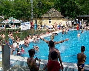 Ingyen strandolhatnak a vásárhelyi diákok